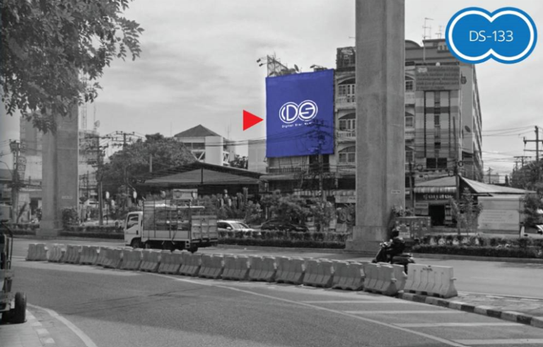 ถนนลาดพร้าว จากทางลงด่วนมุ่งหน้า Big C และ บางกะปิ